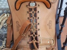 Se vende silla de trabajo en cuero 