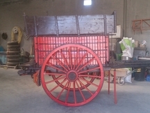carro antiguoCarro en perfecto estado con todos sus aperos , menos lona . matriculado en Tudela de Duero mejor ver esta perfecto. precio negociable . teléfono y whassap