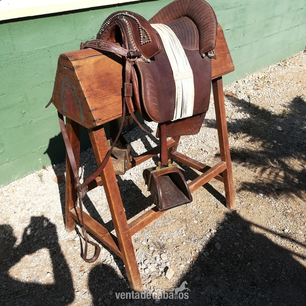 en venta dos sillas,una portuguesa y otra galapago in 