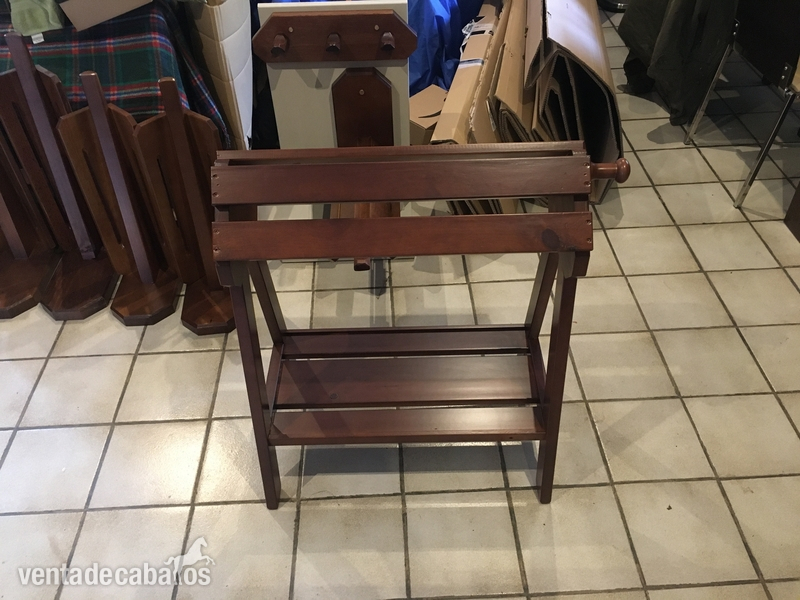 Monturero, percha y más. El mejor  Regalo en Carpintería Hípica.