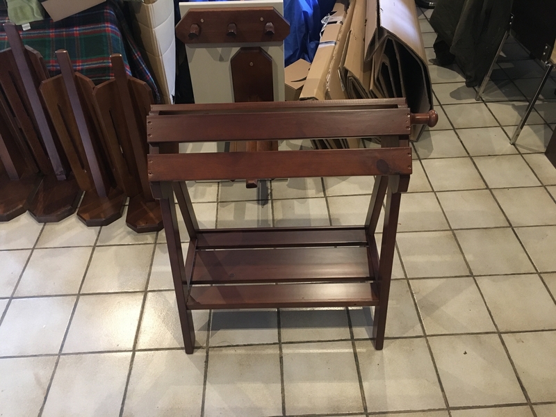 Monturero, percha y más. El mejor  Regalo en Carpintería Hípica.