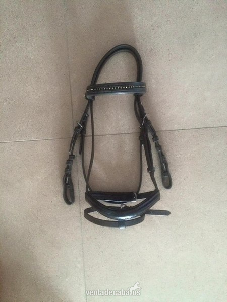 Brida talla cob (poni c/d) color negra con frontalera de brillantes. in 
