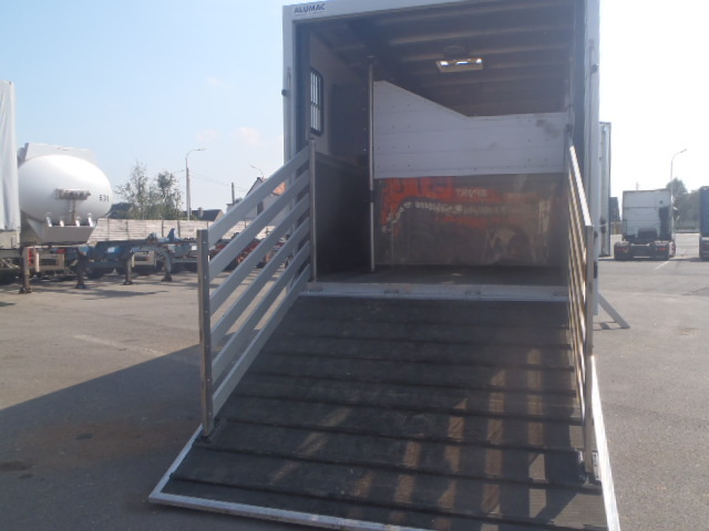 RENAULT 220DXI MIDLUM - Transportes de caballos in 