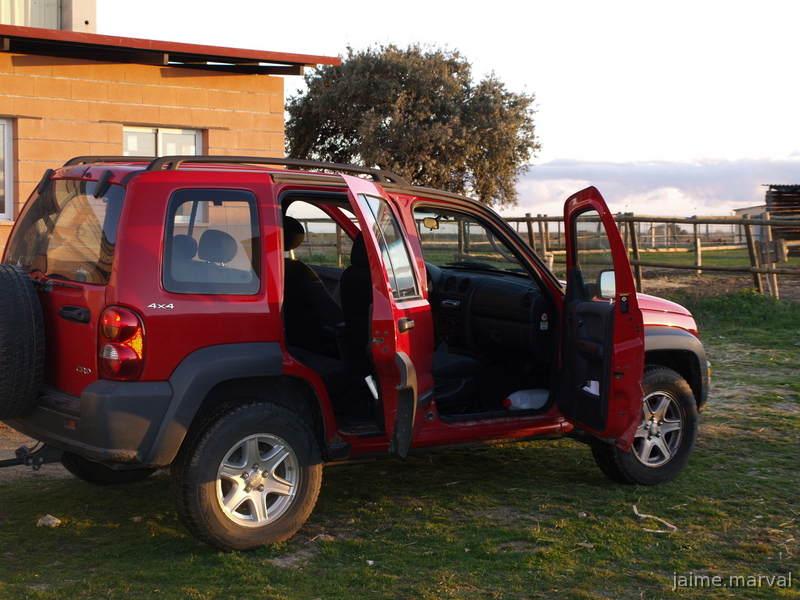 JEEP CHERPKEE  - Remolques de caballos