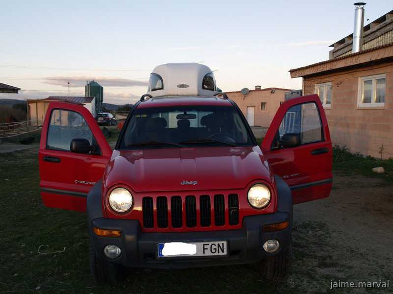 Remolques de caballos - JEEP CHERPKEE  in 