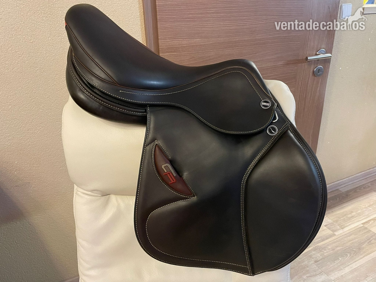 Vendo silla de doma muy usada de la marca Butterfly, modelo Uta Gräf in 