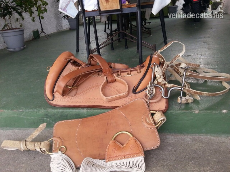 Se vende silla de trabajo en cuero  in 