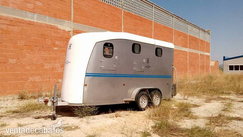 VAN de aluminio para 3 caballos 