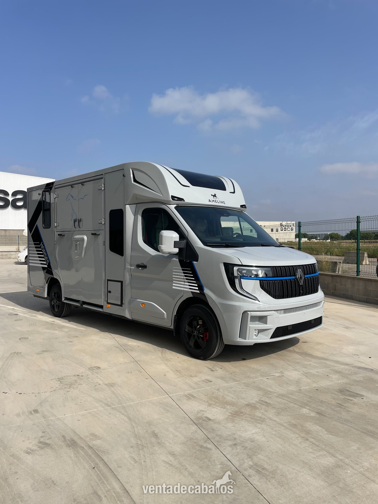Fabricante de furgoneta para caballos de alta gama 