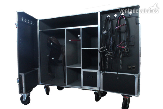 Equipación y Ropa de Jinete - arcon, cajon, baul, mueble de concurso Luxury in 