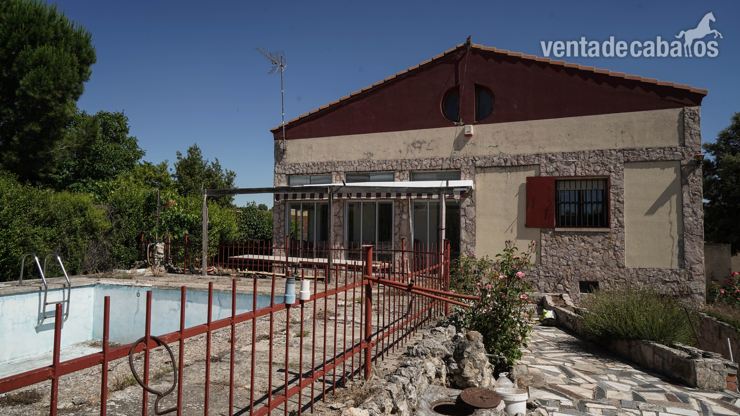Cigales (Valladolid) Chalet con parcela + boxes para caballos + finca rústica