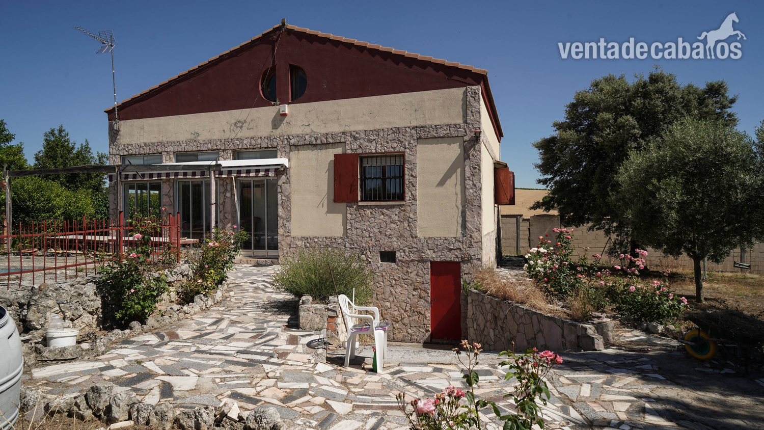 Chalet con parcela + boxes para caballos + finca rústica Cigales (Valladolid)