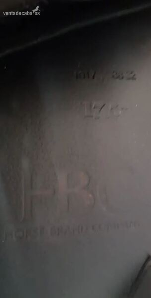  Silla de Montar Salto 17 5" HBC. Nueva. En OFERTA!!!