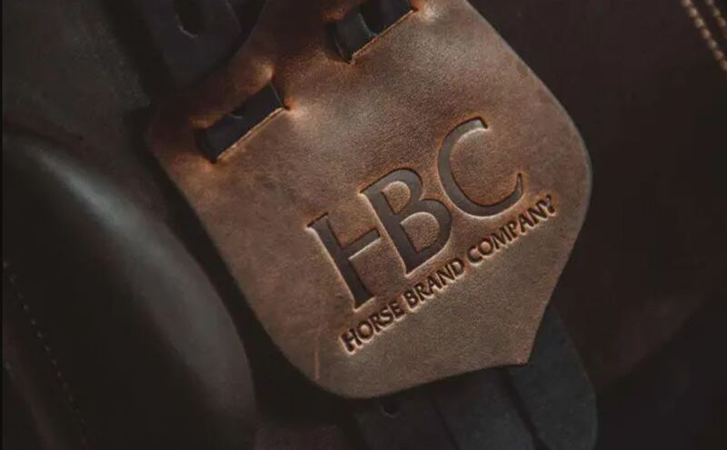  Silla de Montar Salto 17" HBC. Nueva. En Oferta!!!