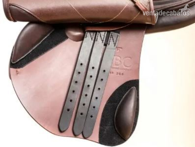 Silla de Montar Salto 17" HBC. Nueva. En Oferta!!! - Sillas de montar in 