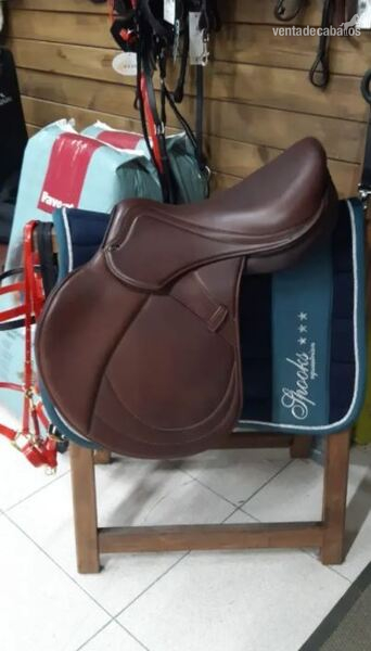 Sillas de montar - Silla de Montar Salto 17" HBC. Nueva. En Oferta!!! in 