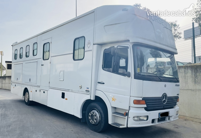 En venta camión Mercedes, 4 caballos y vivienda