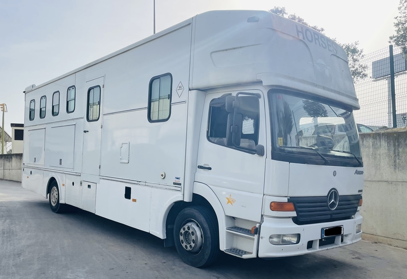 En venta camión Mercedes, 4 caballos y vivienda