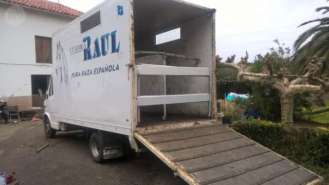 se vende camión mercedes 410D para transporte de dos caballos - Transportes de caballos