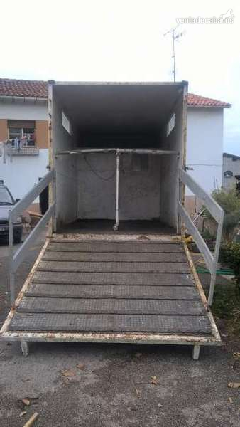 se vende camión mercedes 410D para transporte de dos caballos 