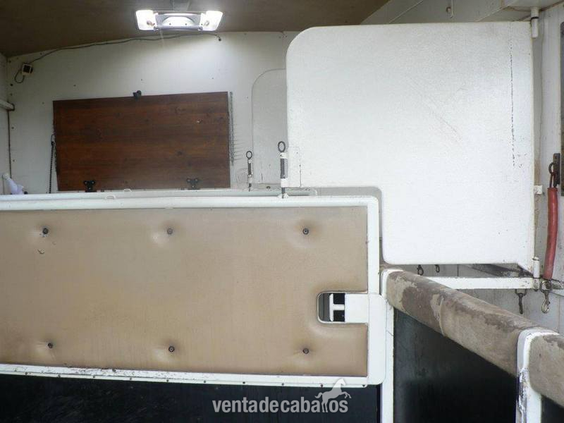 Remolques de caballos - VOLVO FL7