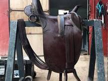 Lote de sillas de montar