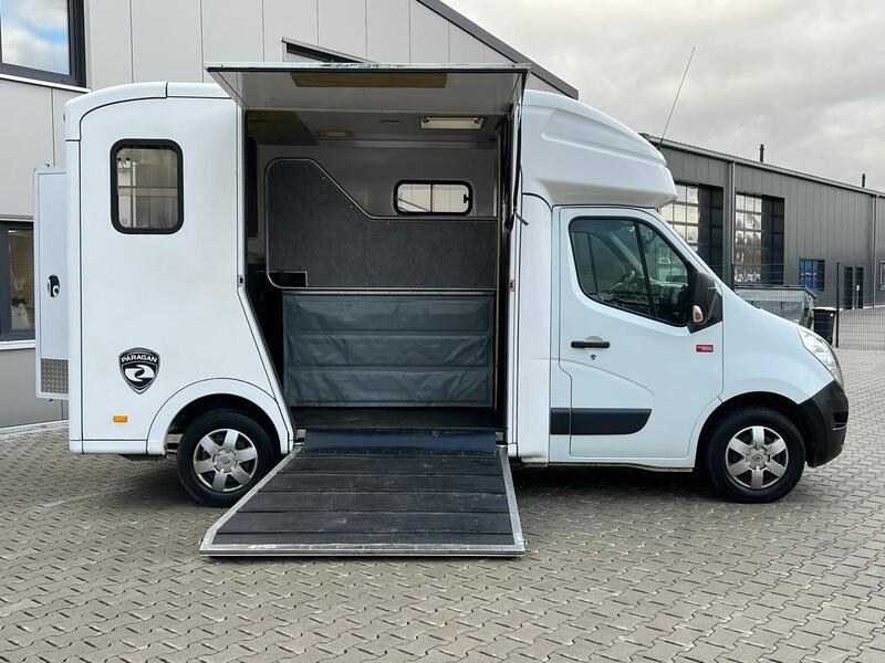 Transportes de Caballos Renault Master Paragan in 