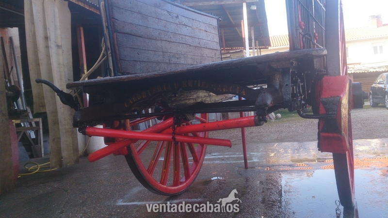 carro antiguoCarro en perfecto estado con todos sus aperos , menos lona . matriculado en Tudela de Duero mejor ver esta perfecto. precio negociable . teléfono y whassap 