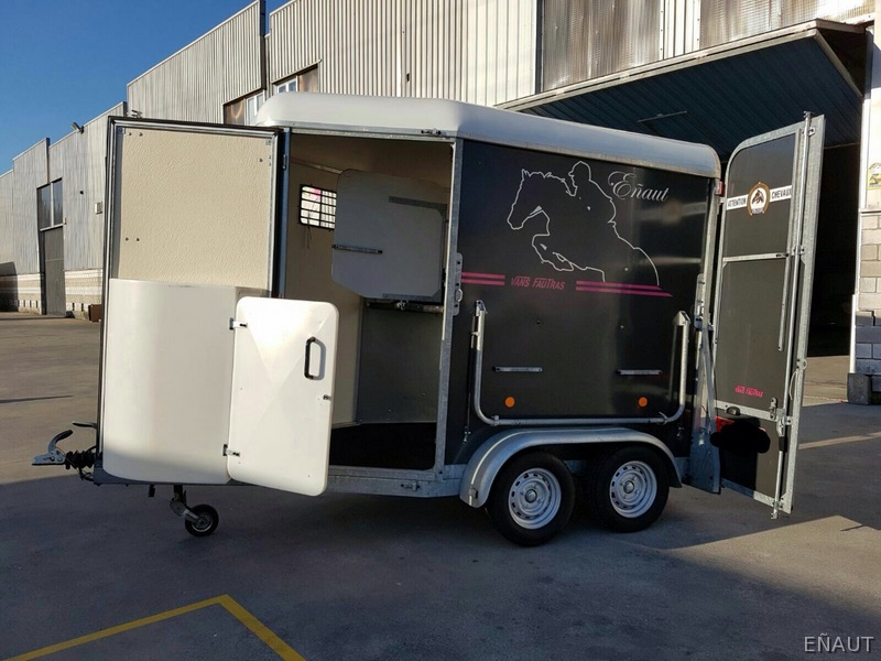 VAN MARCA FAUTRANS PARA 2 CABALLOS in 
