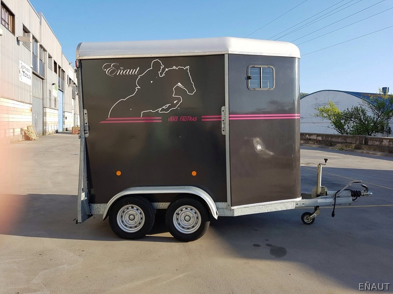 VAN MARCA FAUTRANS PARA 2 CABALLOS