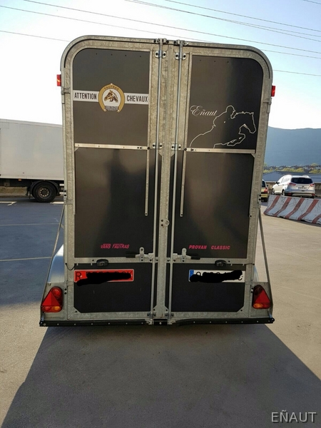 VAN MARCA FAUTRANS PARA 2 CABALLOS - Remolques de caballos