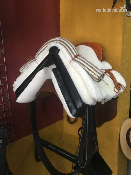 Montura vaquera hecha a mano