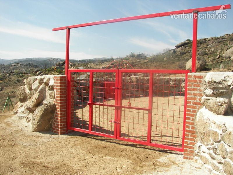 Finca ecuestre - FINCA 10000 M2 SIERRA DE GREDOS in BURGOHONDO