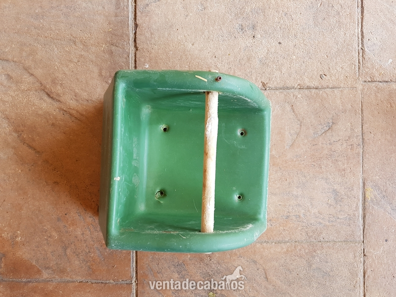 Lote de Comedero, forrajera, soporte piedra, cepillo 