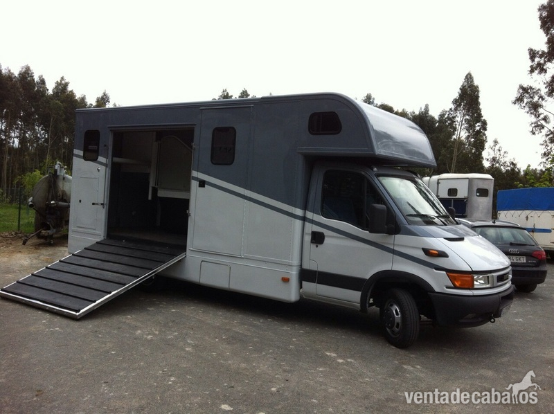 Camion Iveco 2 caballos +vivienda/guadarnes