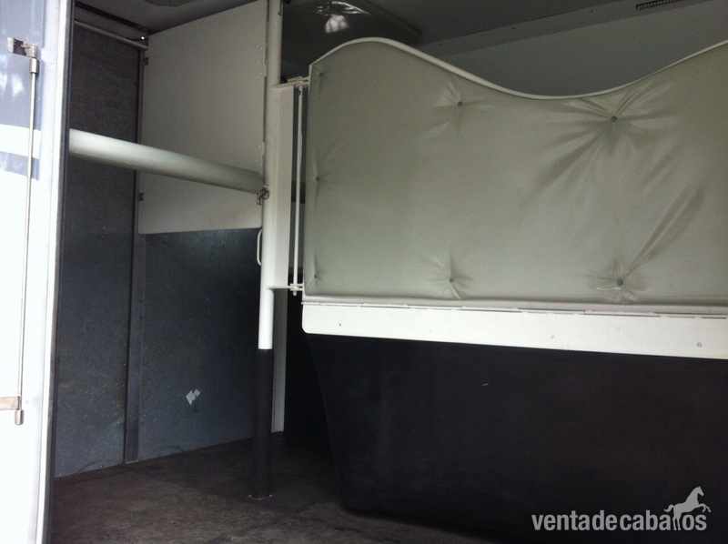 Camion Iveco 2 caballos +vivienda/guadarnes 