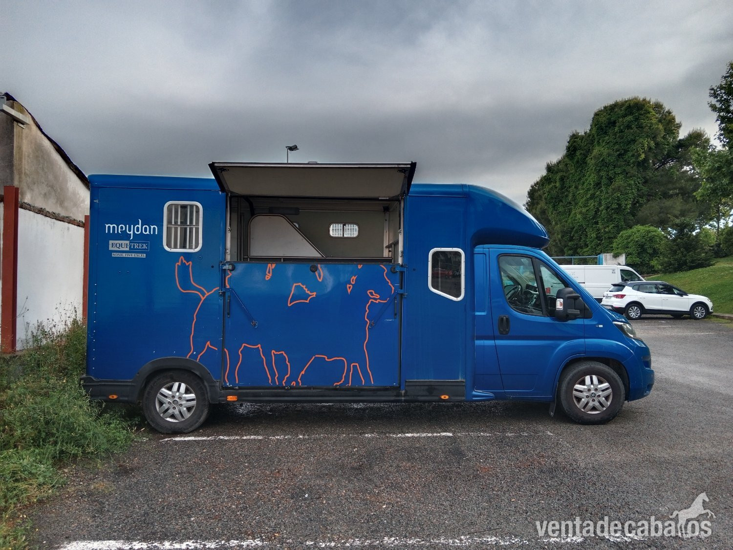 Furgoneta para dos caballos Equitrek Sonic 5 (0ct. 2019, 118 700 km) 47 500 euros