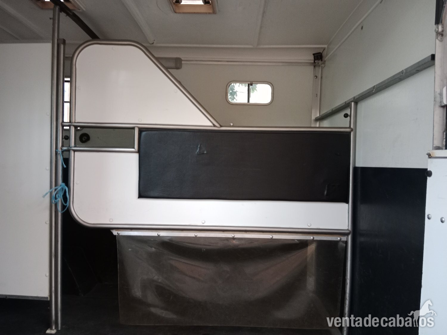 Furgoneta para dos caballos Equitrek Sonic 5 (0ct. 2019, 118 700 km) 47 500 euros - Transportes de caballos in 