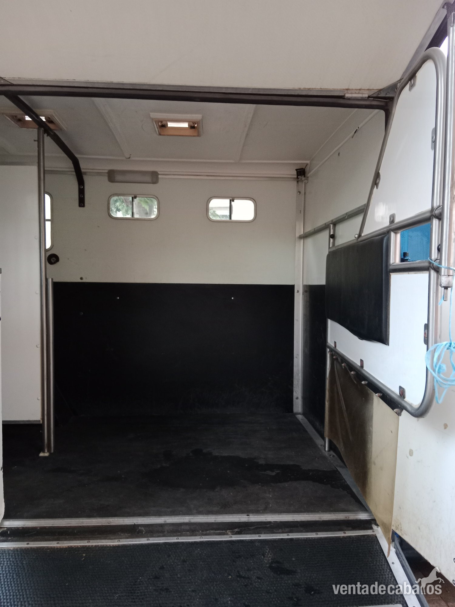 Furgoneta para dos caballos Equitrek Sonic 5 (0ct. 2019, 118 700 km) 47 500 euros 