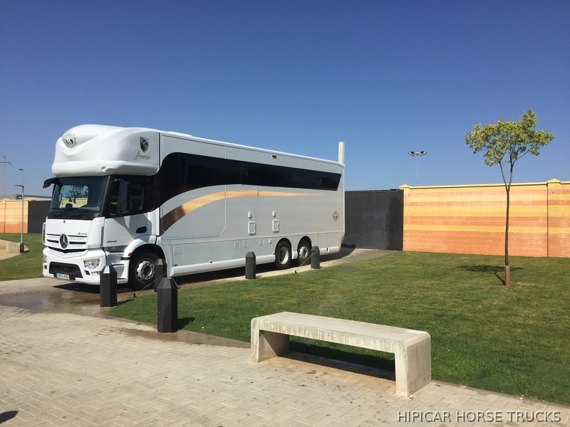 Fabricación y adaptación de Camión para transporte de Caballos  in 