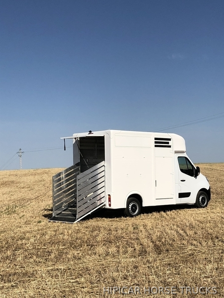 Fabricación y adaptación de Camión para transporte de Caballos  - Transportes de caballos