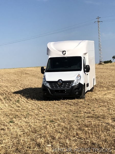 Fabricación y adaptación de Camión para transporte de Caballos  