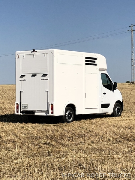 Transportes de caballos - Fabricación y adaptación de Camión para transporte de Caballos  in 
