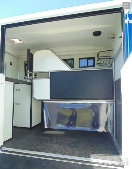 Remolques de caballos - Remolque EQUITREK CARGA LATERAL con VIVIENDA o con  GUADARNES amplio.