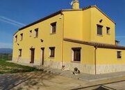Conjunto de 2 propiedades con instalaciones ecuestres