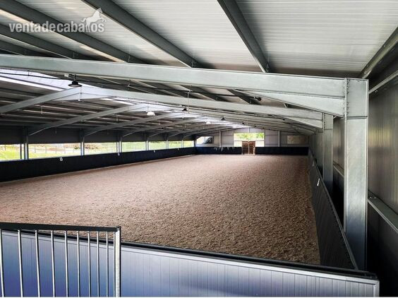 Instalaciones de hípica y deportivas preparadas de una manera excepcional  situadas en la zona Sureste de la Comunidad de Madrid, en el municipio de Arganda del Rey, con una superficie de 40.000 m², 