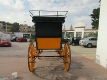 carruaje antiguo grand brie amarillo