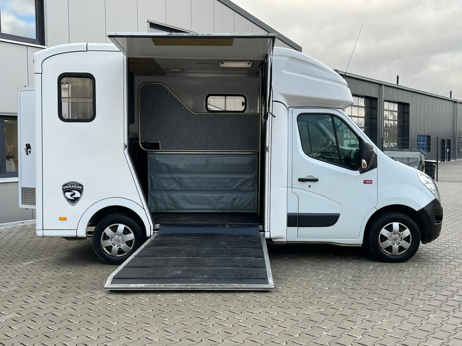 Renault Master Paragán 2015 Manual - Transportes de caballos in 