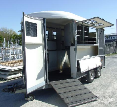 VAN Victorius 3 LUGARES - AÑO 2009 - Transportes de caballos
