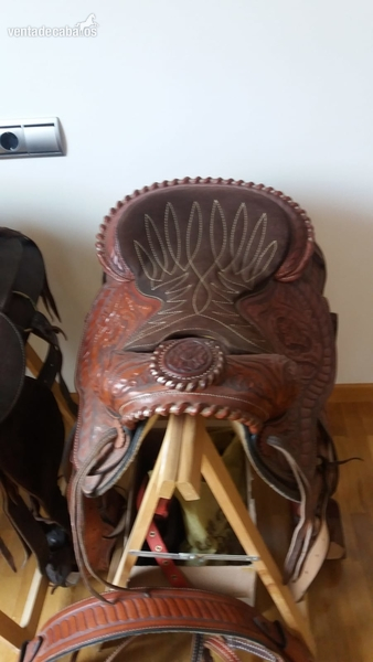 Sillas de montar para que luzcáis guapos tu caballo y tú.
